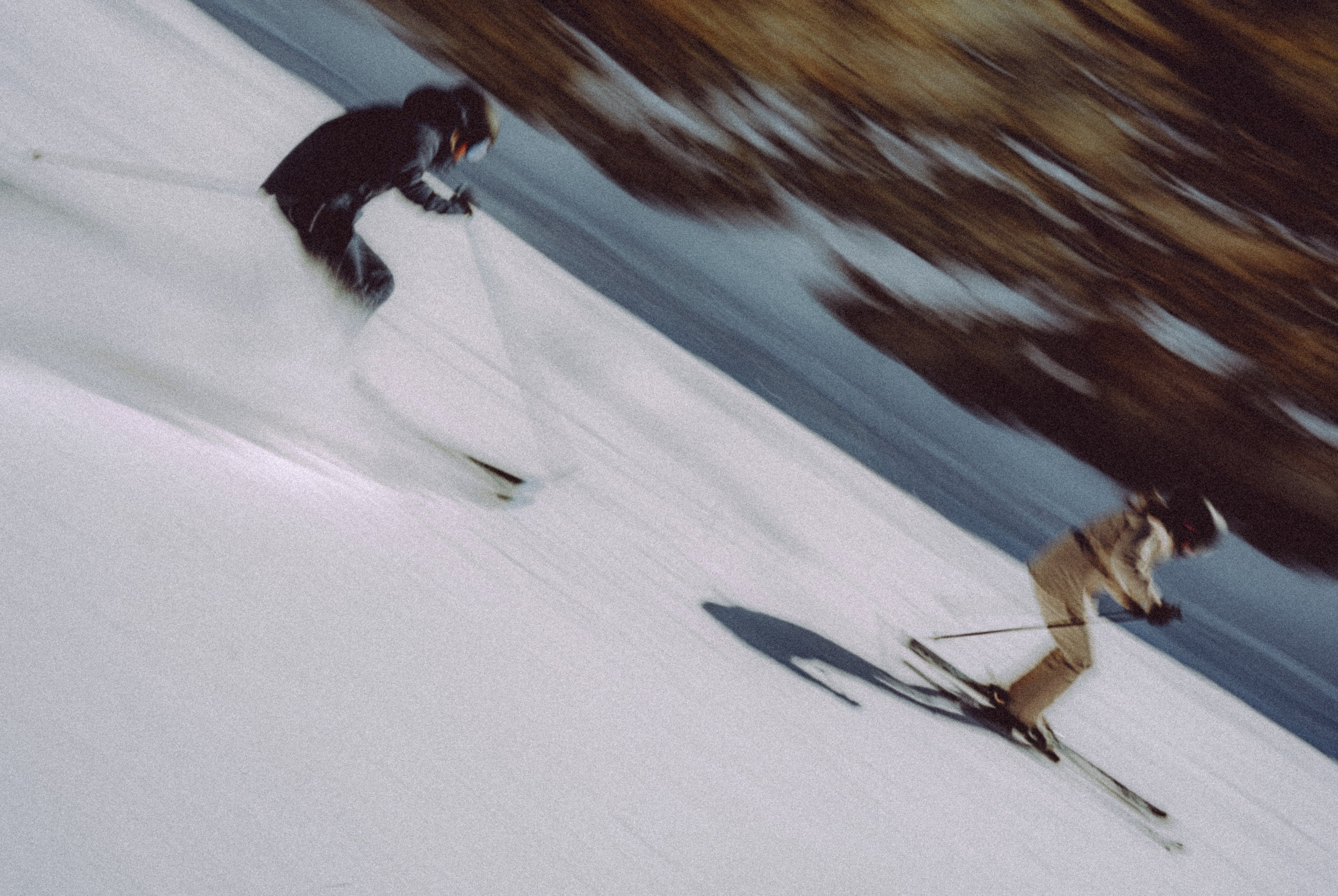 Action Shot Skifahren. Skiverleih Zell am Ziller Zillertal Arena