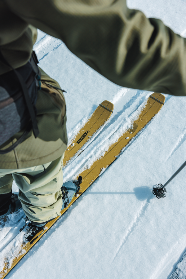 Skifahren im Tiefschnee. Skiverleih Zell am Ziller Zillertal Arena